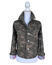 Load image into Gallery viewer, Vintage Denim Jacket