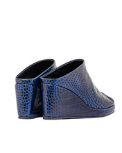 Load image into Gallery viewer, Navy Alligator Wedges