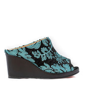 Load image into Gallery viewer, Nyla Wedge Sandal