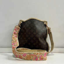 Load image into Gallery viewer, Large LV Cream/Chocolate Envelope Crossbody
